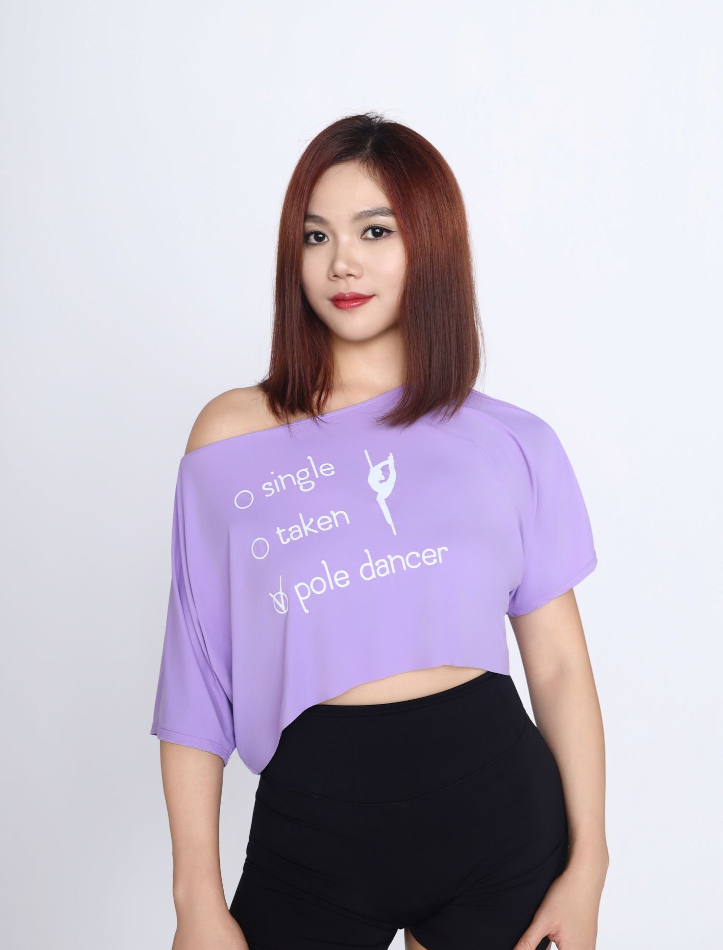 Helllila Crop T-Shirt für Pole Dance mit Aufdruck ‚Single – Taken – Pole Dancer‘, Fanlin Studio
