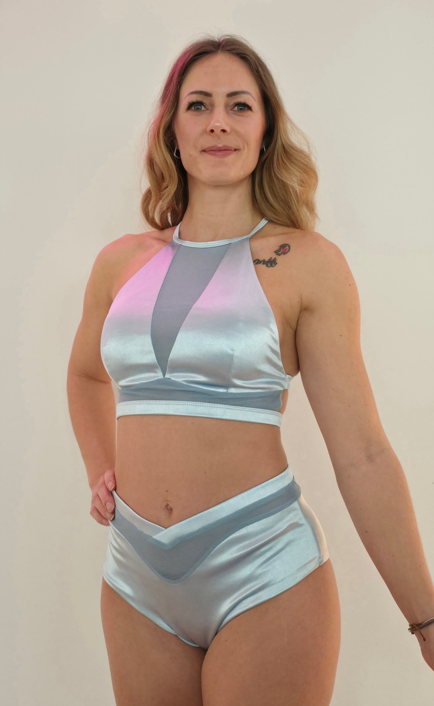Ice Blue Mesh Neckholder Set für Pole Dance – Top und Bottom in Eisblau mit transparentem Mesh